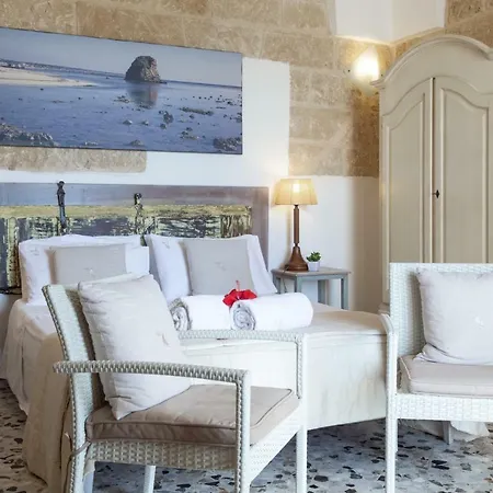 Oda ve Kahvaltı Aurora Salentina 4*